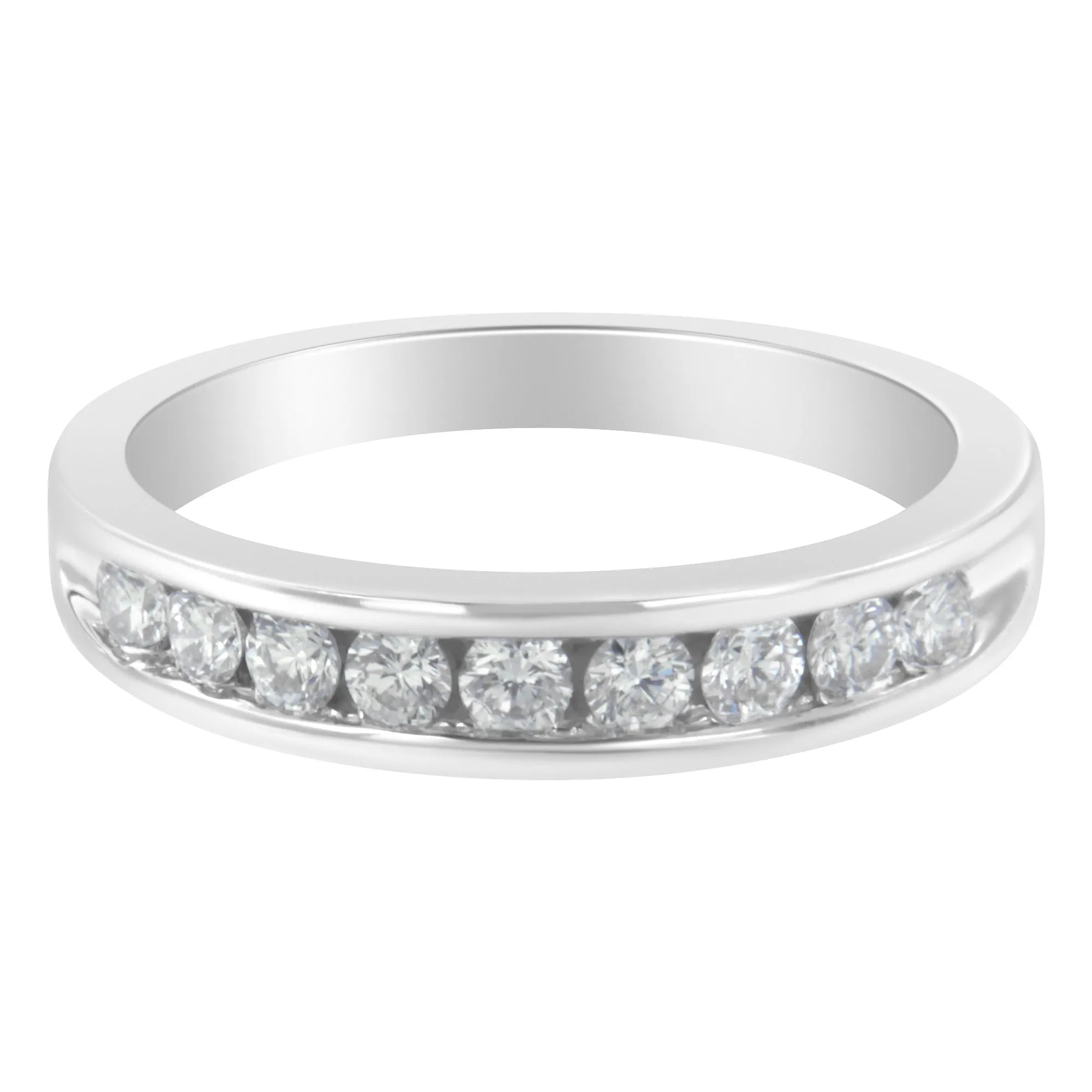 18K White Gold Round-Cut Diamond Ring