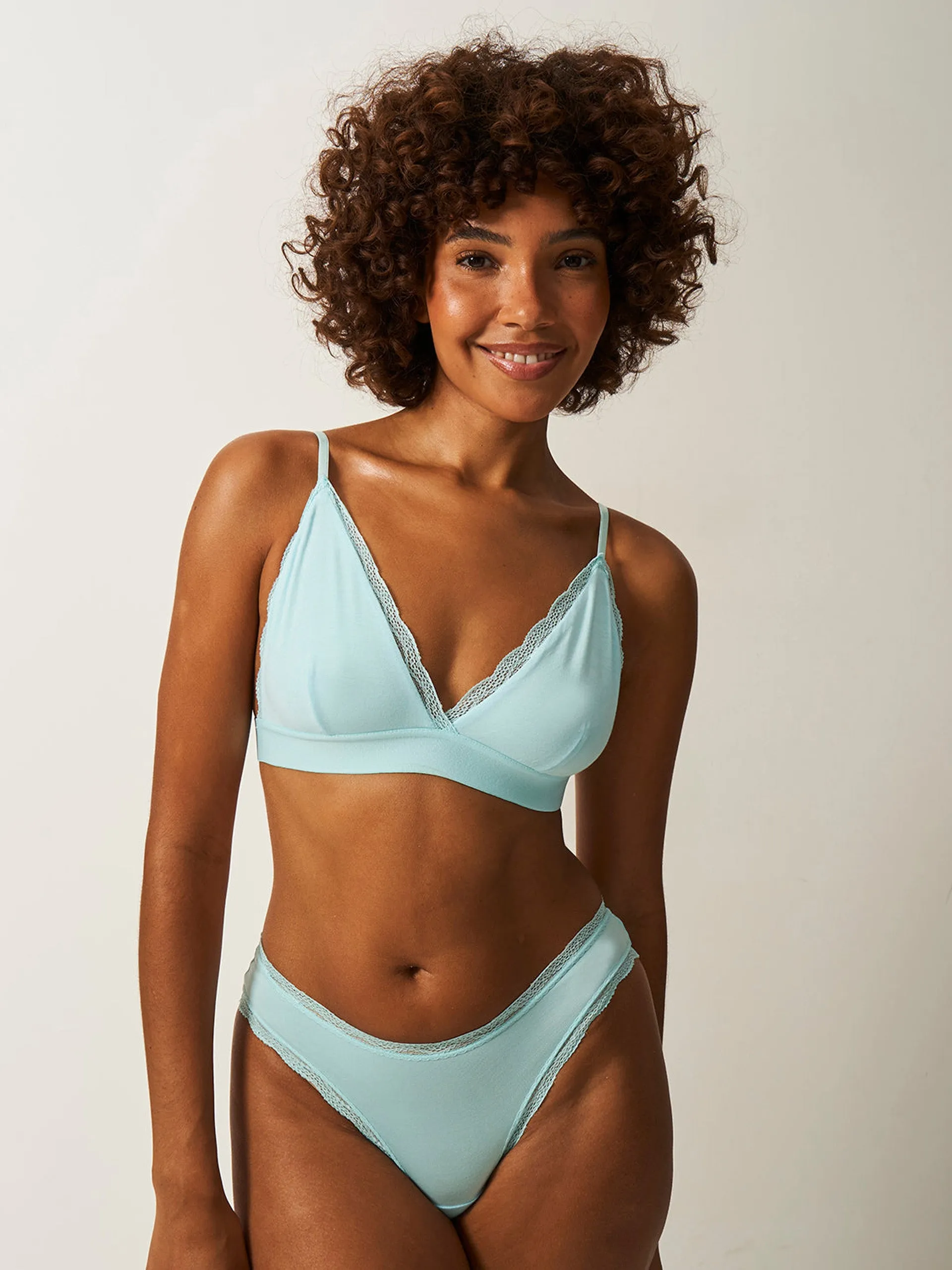 Atomizer blue lace bralette