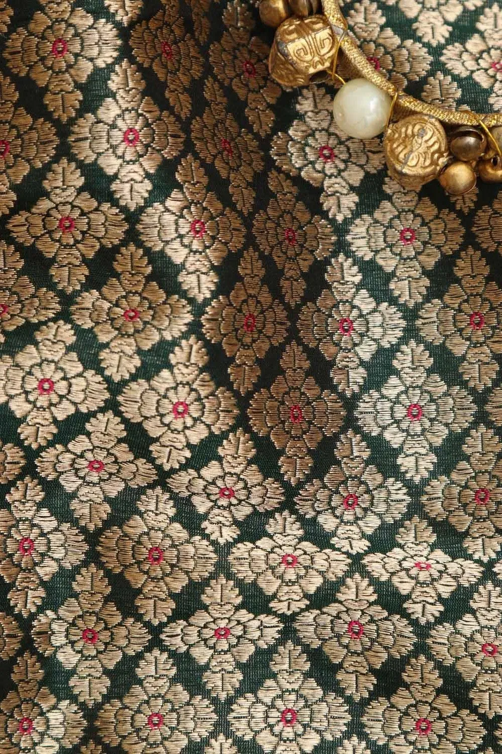 Green Banarasi Handloom Pure Katan Silk Fabric ( 1 Mtr )