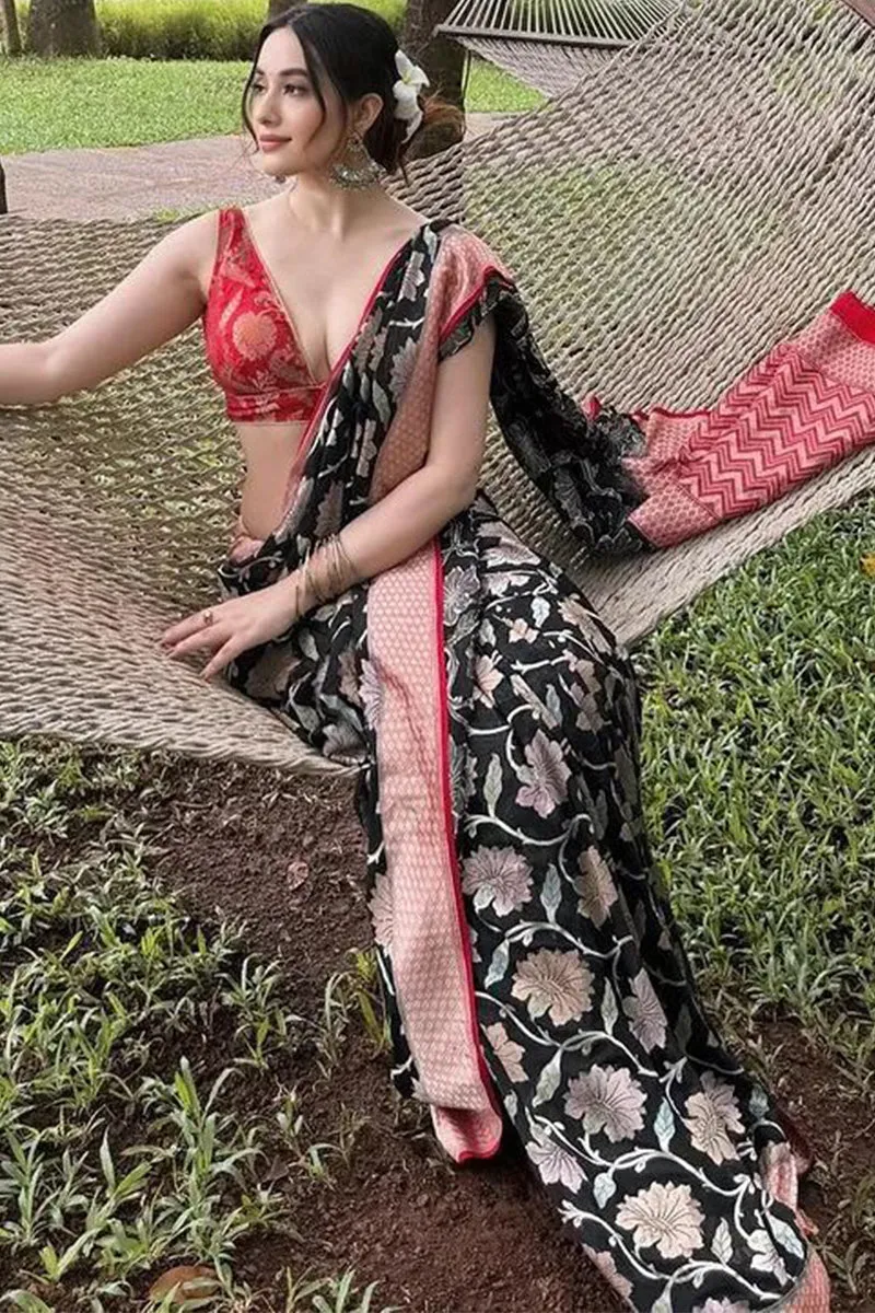 Majestic Black Soft Silk Saree With Confounding Blouse Piece