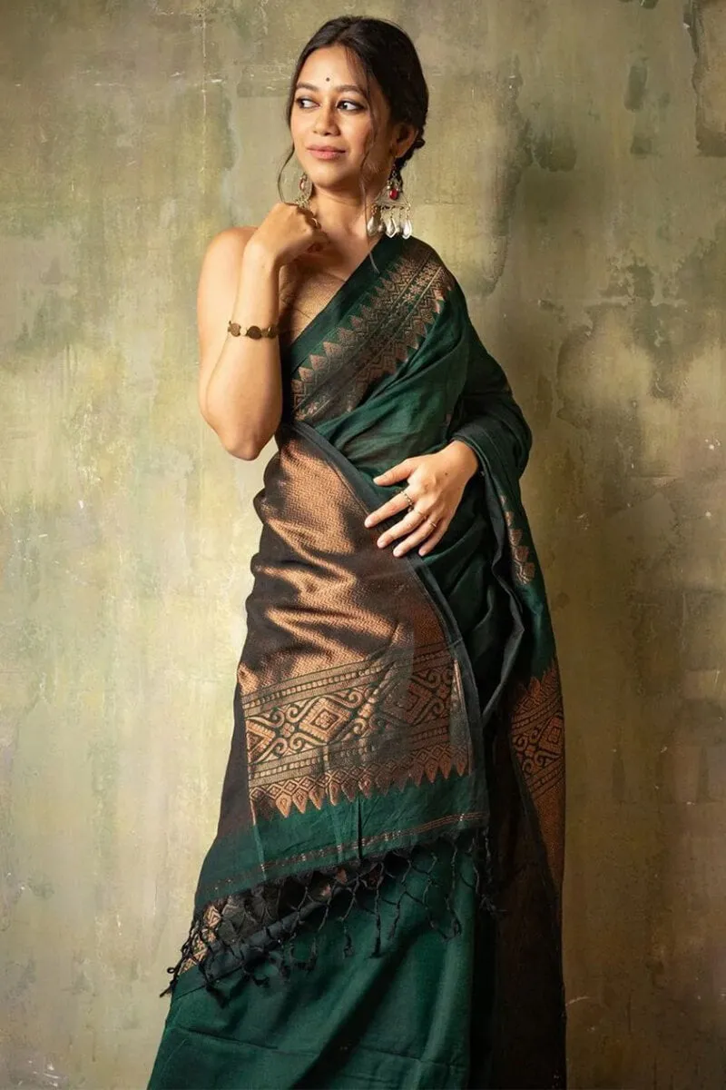 Piquant Dark Green Soft Silk Saree With Quixotic Blouse Piece