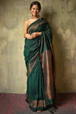 Piquant Dark Green Soft Silk Saree With Quixotic Blouse Piece