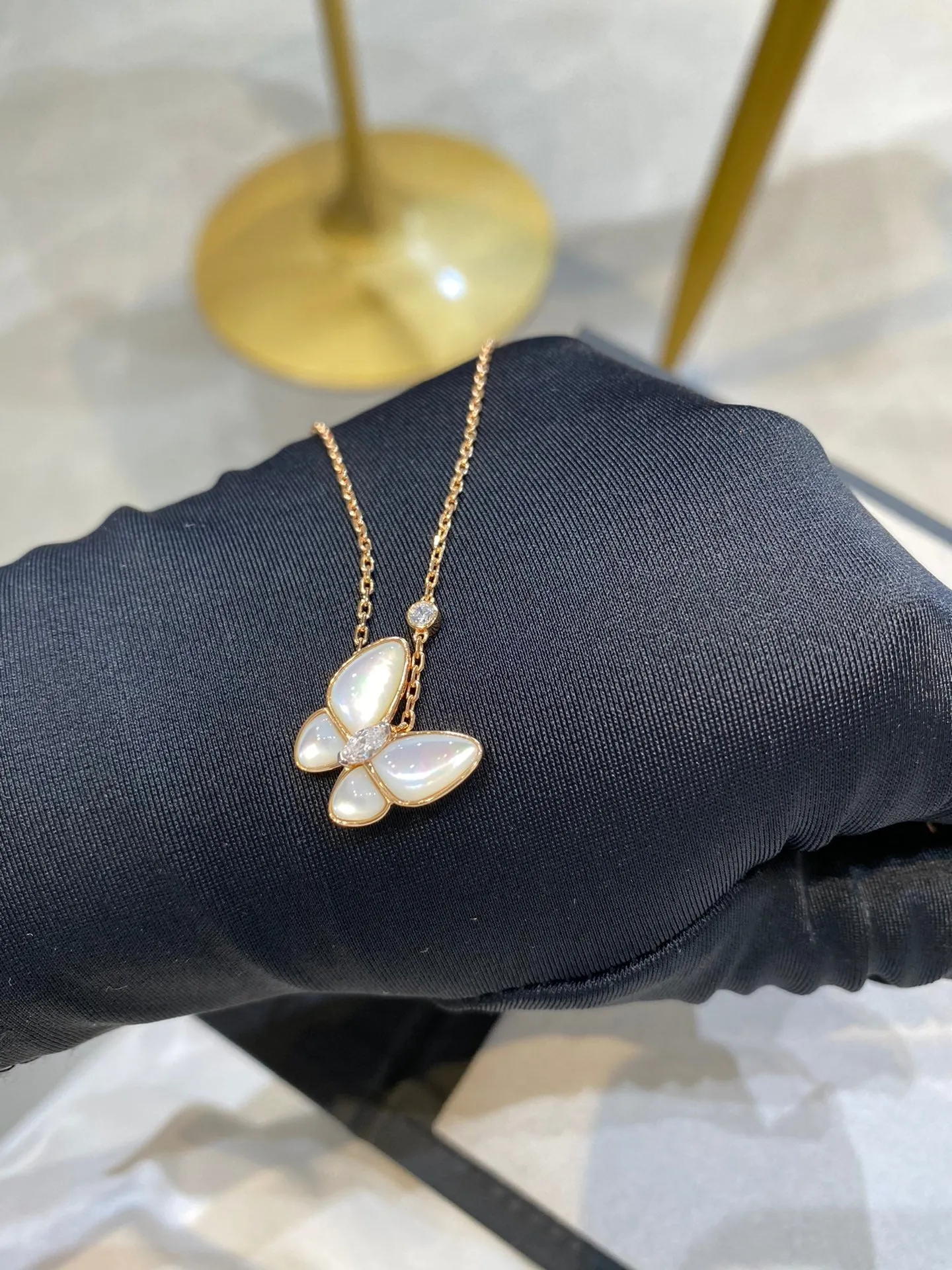 Three-dimensional butterfly white shell clavicle necklace  MLD2412252