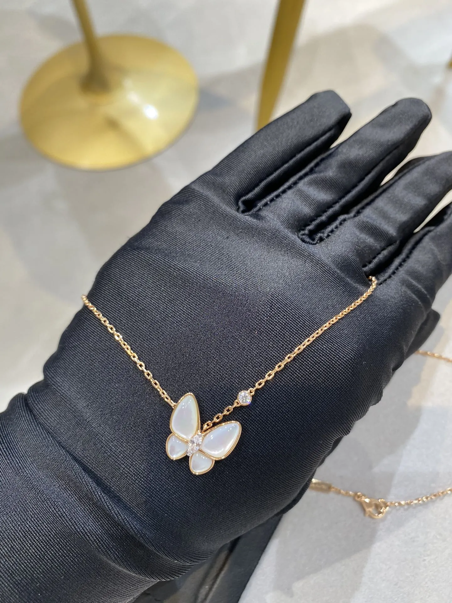 Three-dimensional butterfly white shell clavicle necklace  MLD2412252